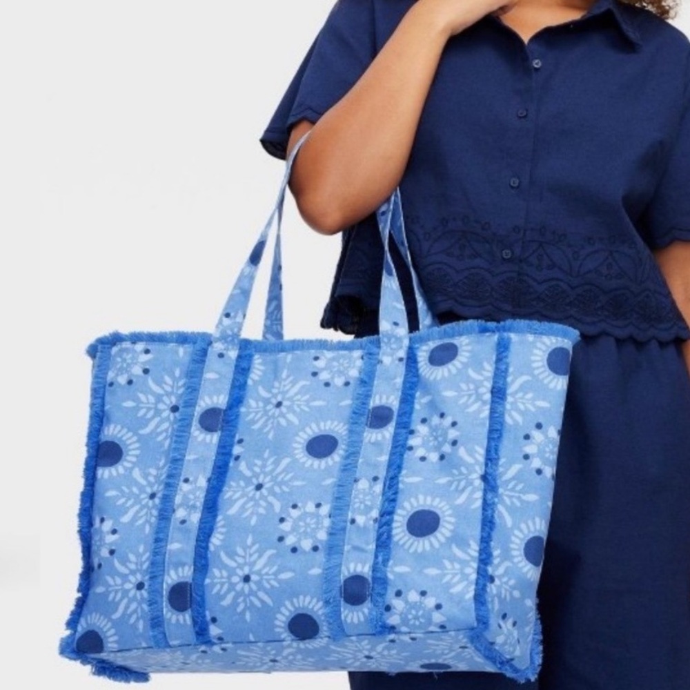 BNWT Roller Rabbit X Target Blue Medallion Fringe Canvas Tote